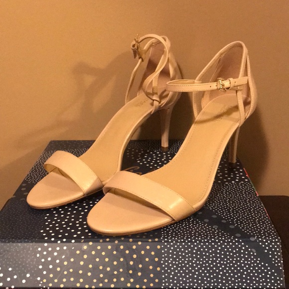 Michael Kors Shoes - 7.5 Nude light blush Sandals 👡 never worn. New!!!